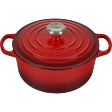 Le Creuset Signature Round Dutch Oven, 4.5 qt. Le Creuset