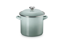 Traditional 8 qt. Stockpot Le Creuset